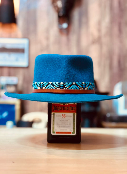 Mad Hatter Bluepoison.Sombrero artesanal – diseño exclusivo con actitud rockera