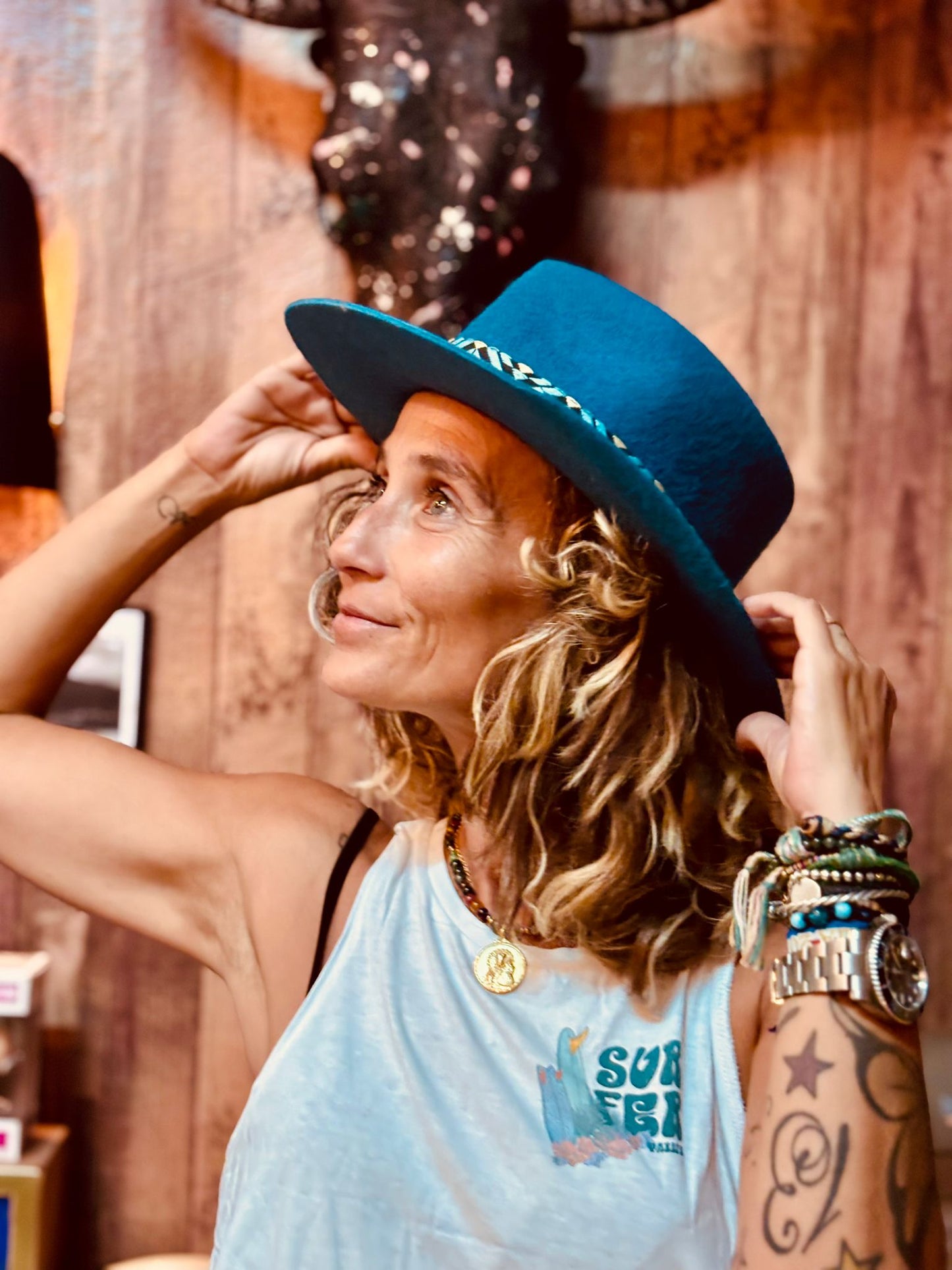 Mad Hatter Bluepoison.Sombrero artesanal – diseño exclusivo con actitud rockera