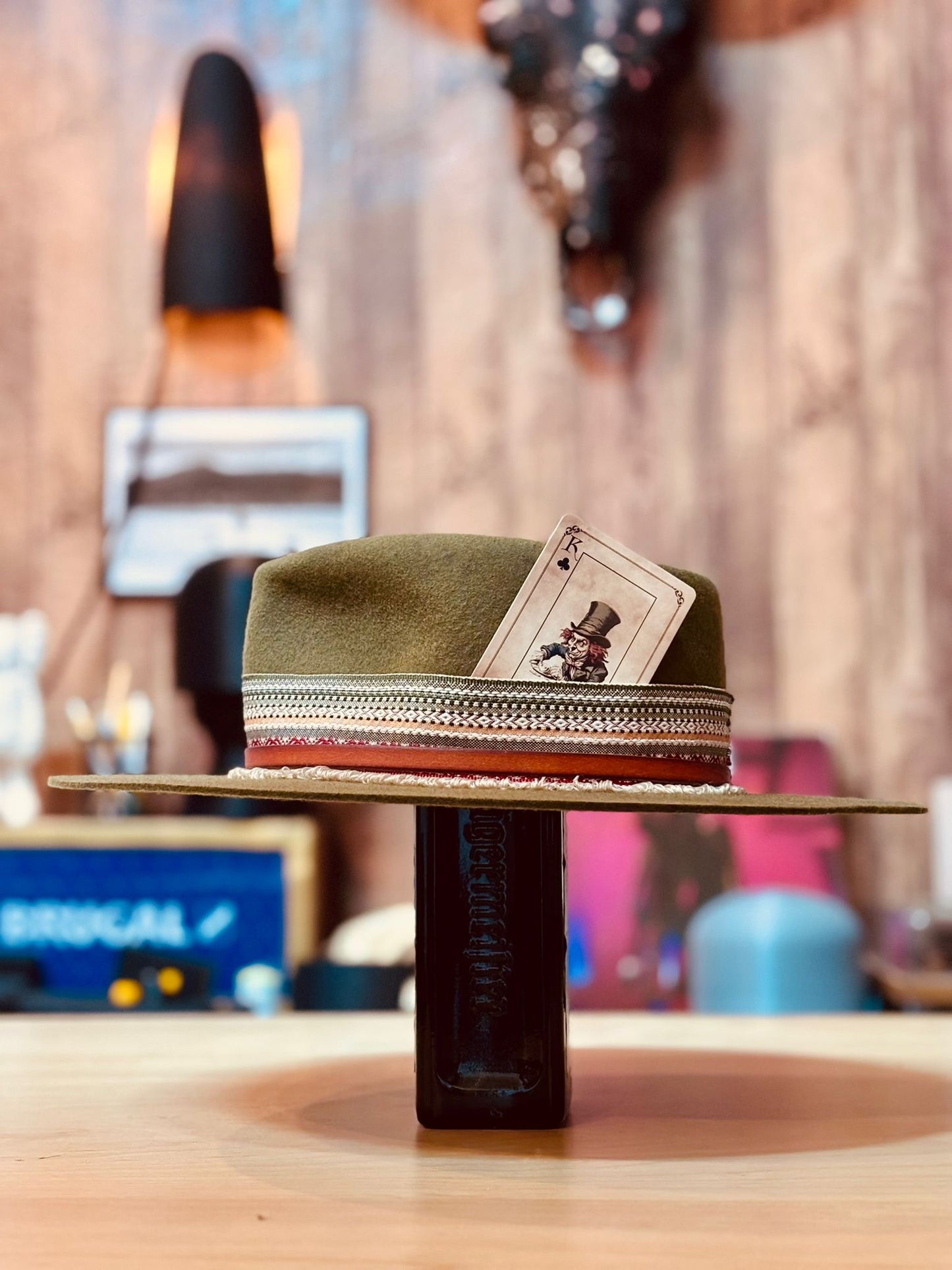 Mad Hatter Green Alice . Sombrero boho verde artesanal – estilo libre con esencia Mad Hatters