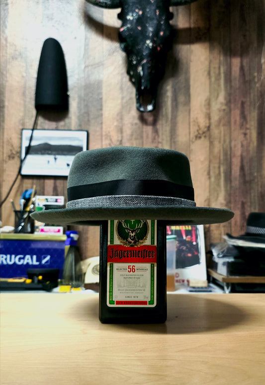 Sombrero Pork Pie Gris Mad Hatters – artesanía canalla hecha a mano